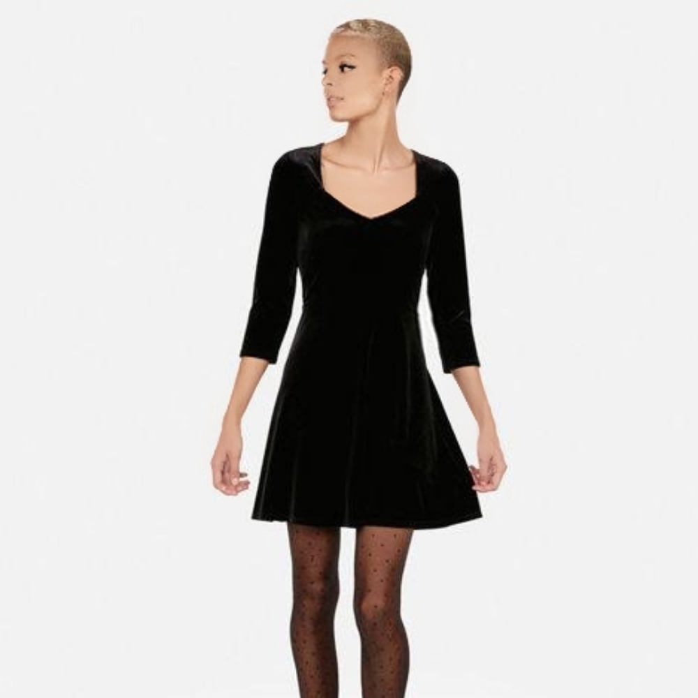NEW Express Black Velvet Sweetheart Dress 💋